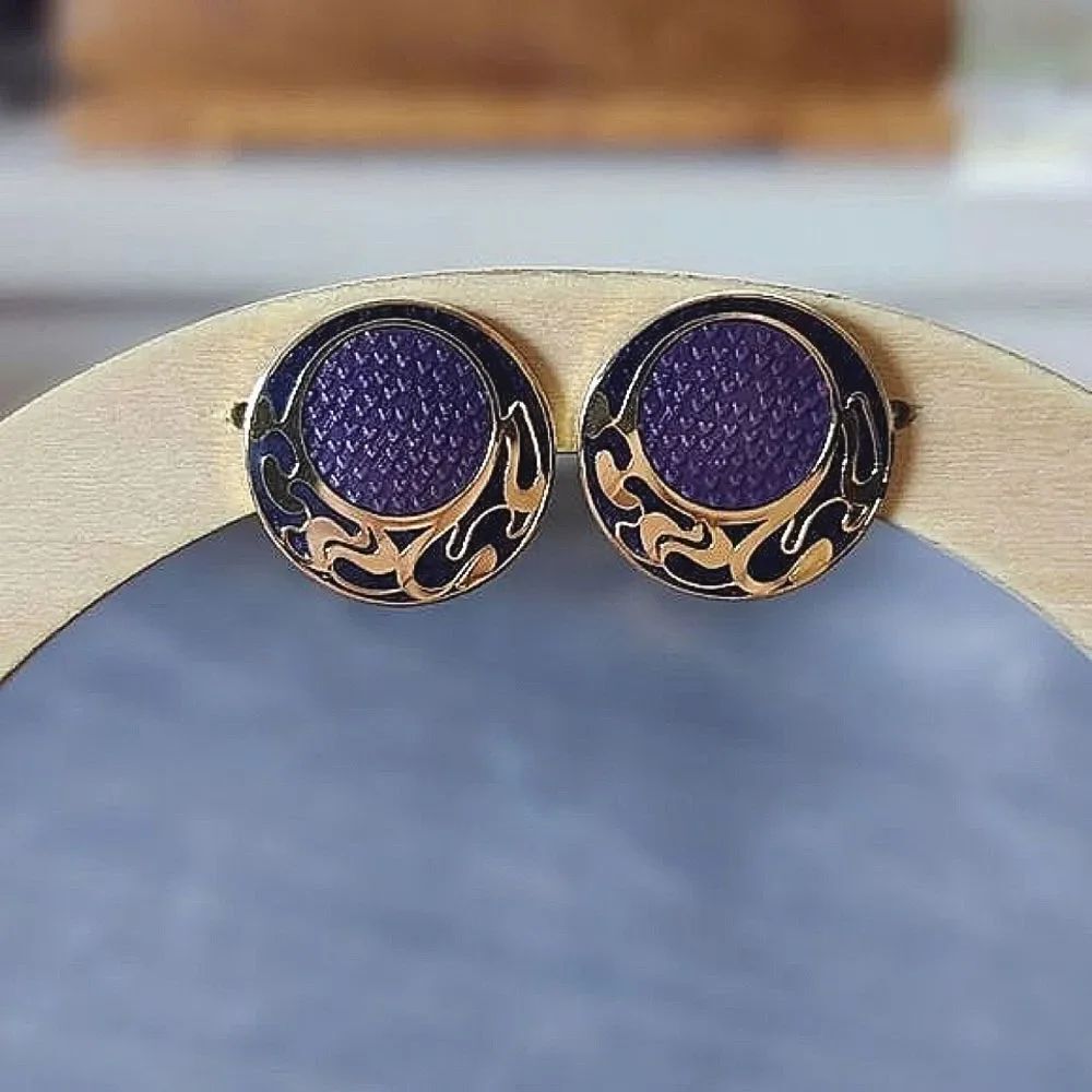 Vtg Roccoco© gold tone and textured two-tone purple circle studs